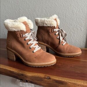 Timberland Women's Tan Winter Boots with Cream Lining